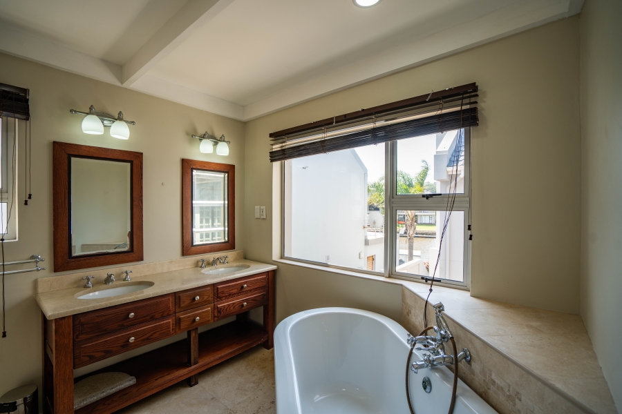 6 Bedroom Property for Sale in Royal Alfred Marina Eastern Cape